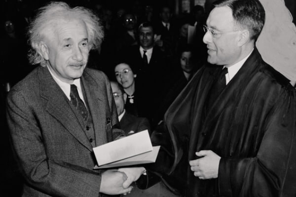 Einstein vida científica