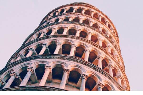 cuándo se construyó la Torre de Pisa