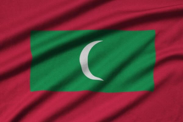 quién creó la bandera de Maldivas y cuándo