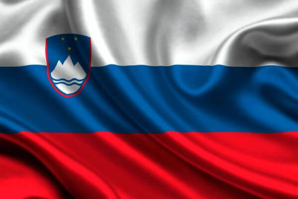 quién y cuándo creó la bandera de Eslovenia