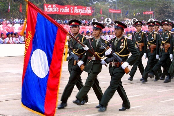 fecha independencia de Laos