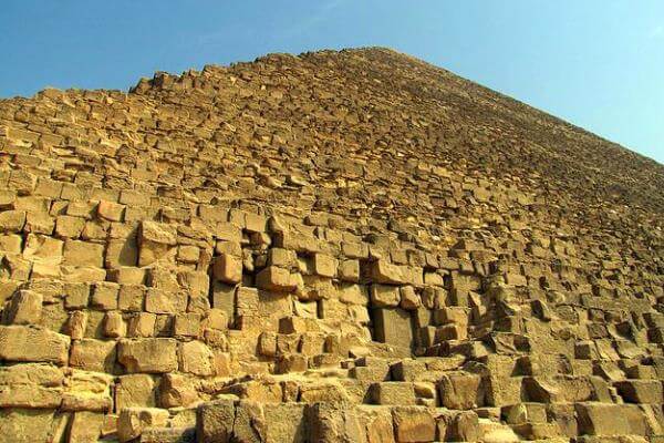 cómo se construían las pirámides