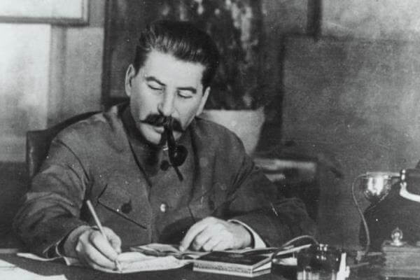 cuándo subió al poder Stalin