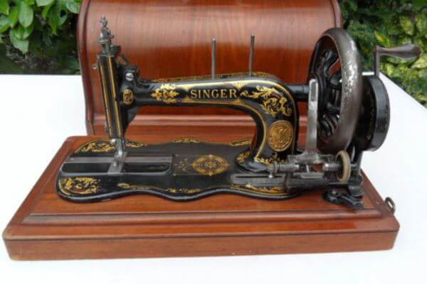 historia de la máquina de coser